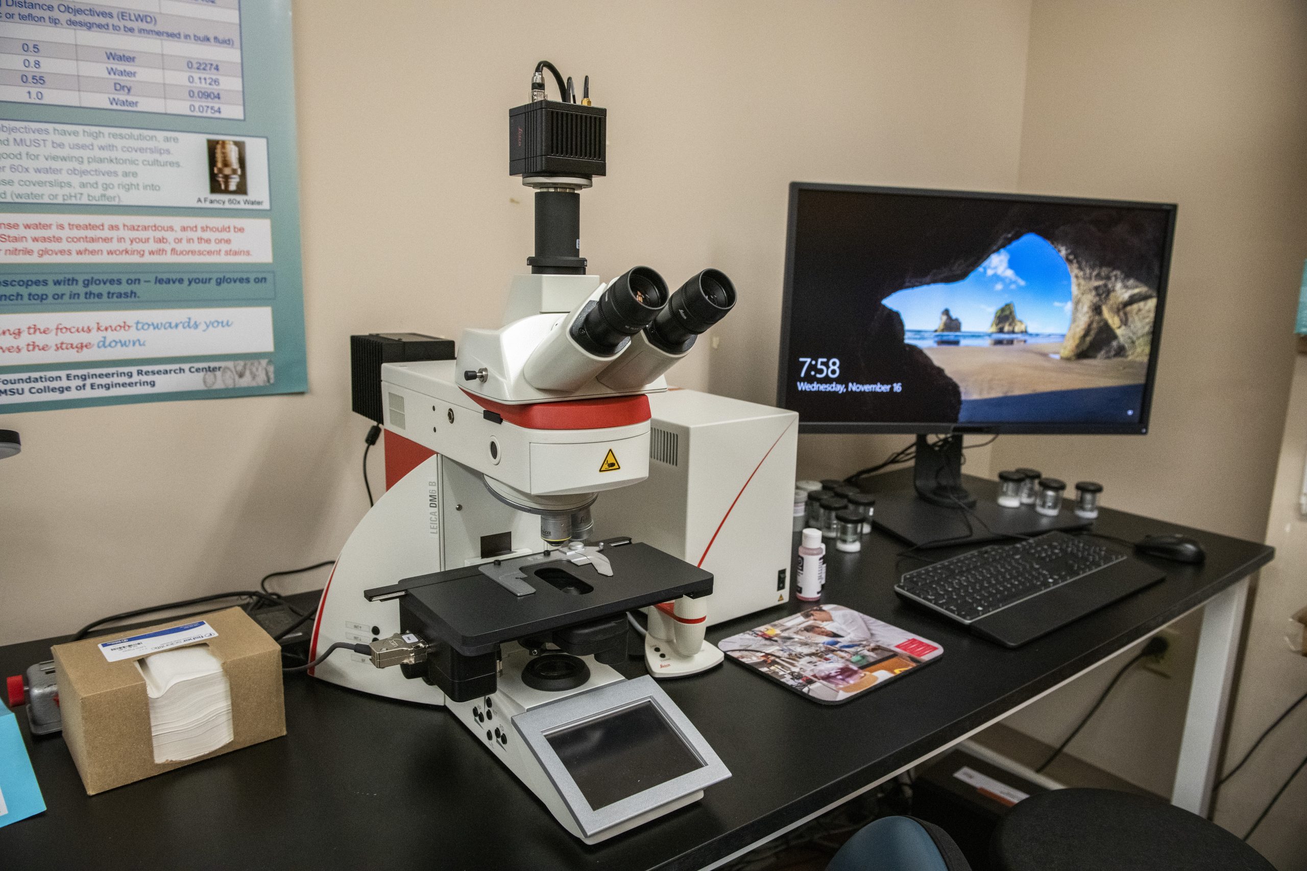 Leica DM6 Microscope
